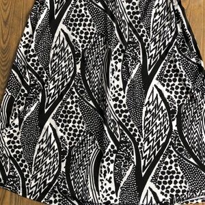 🎄 Vamp  black and white midi skirt SZ M